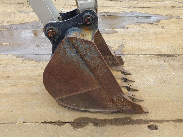 SK135SR-5-YY08-042300