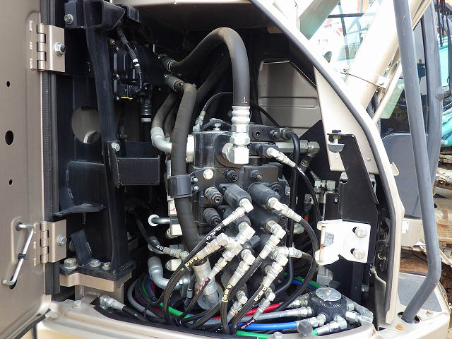 SK135SR-5-YY08-042300