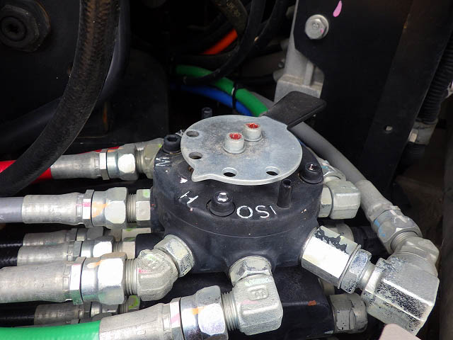 SK135SR-5-YY08-042300