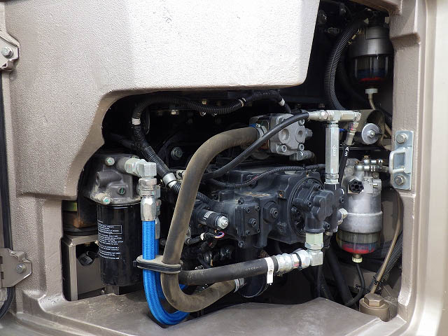 SK135SR-5-YY08-042300