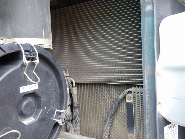 SK135SR-5-YY08-042300