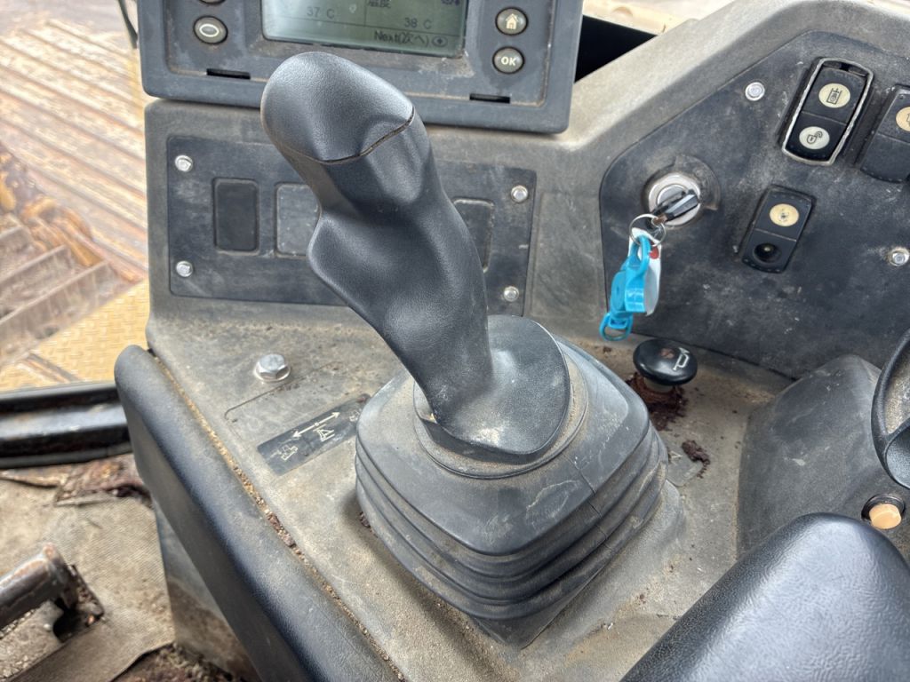 D8T-J8B01891 