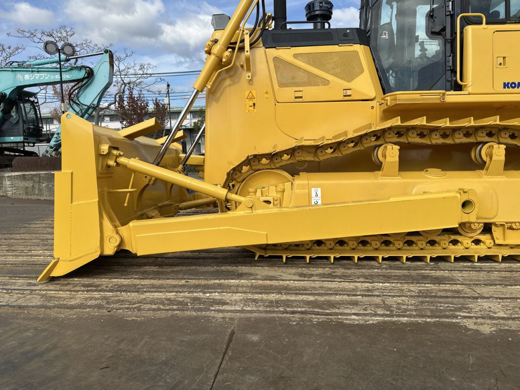 D65EX-17-3103