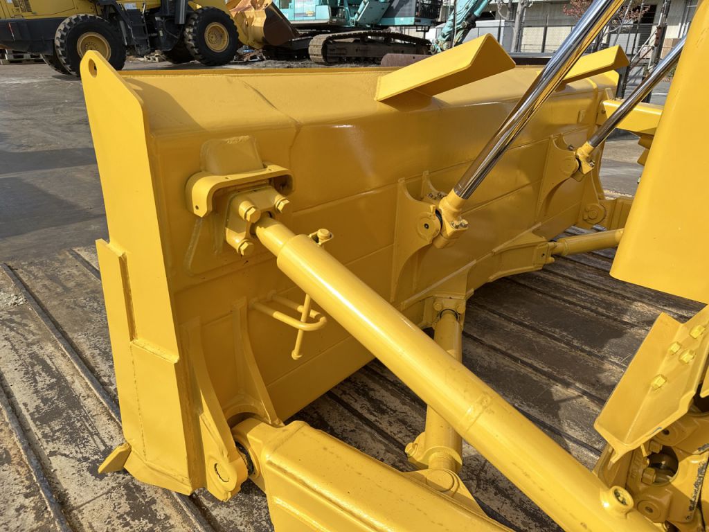 D65EX-17-3103