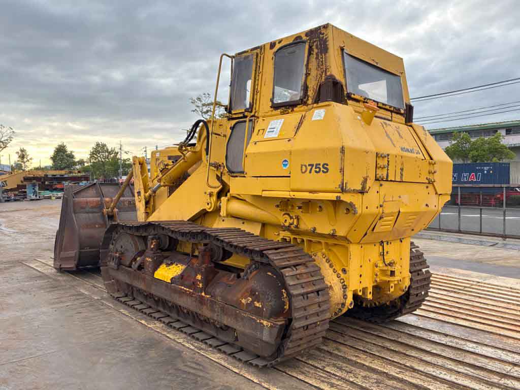 D75S-5-16696