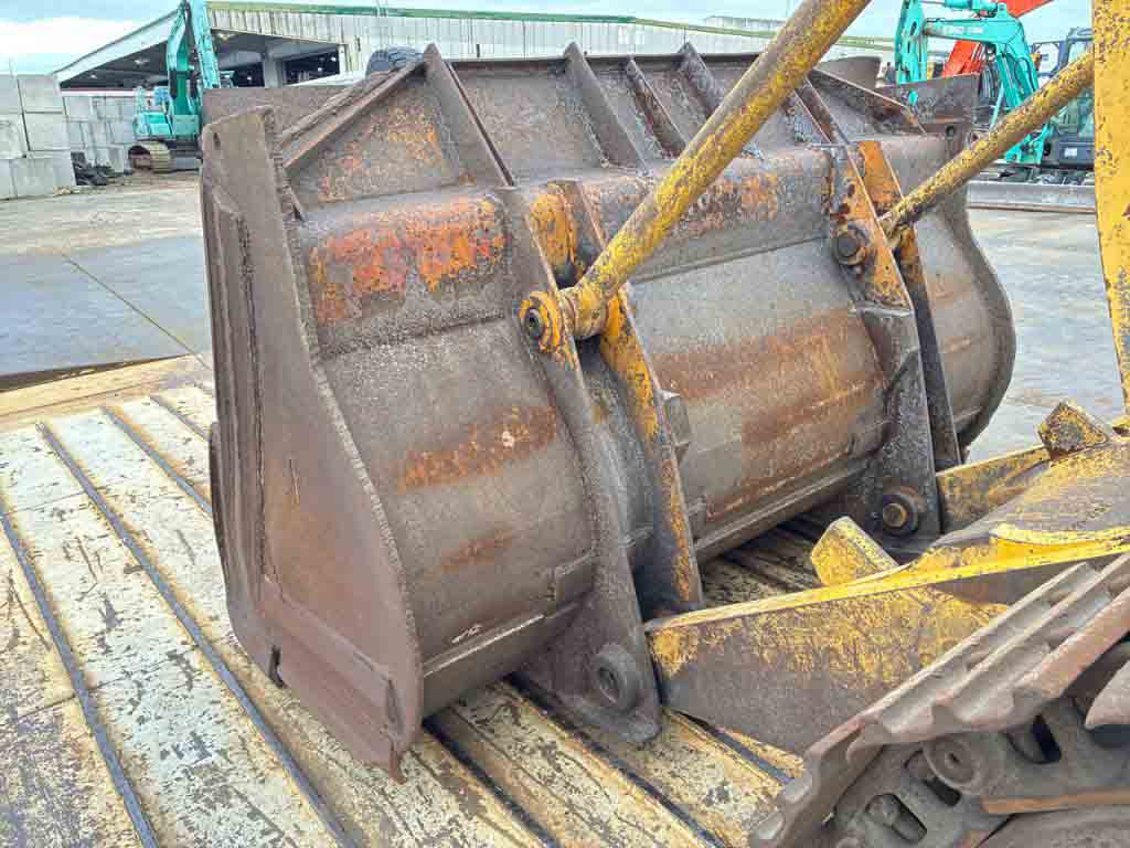 D75S-5-16696