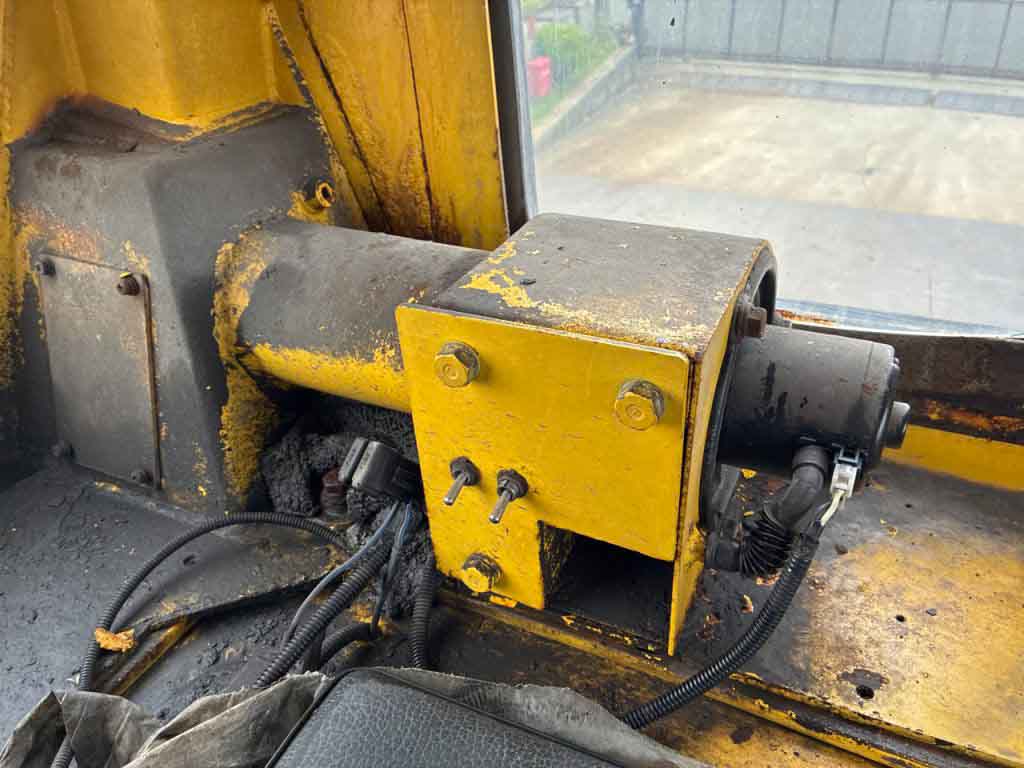 D75S-5-16696