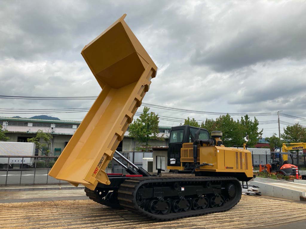 Amazon.co.jp: ☆モロオカ 諸岡 建機ミニチュア MST-2200VDR 全旋回キャリアダンプ ☆ ゴムクローラー運搬車 1/50  最大積載量11ｔ : おもちゃ